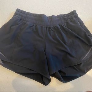 Lululemon Hotty hot low rise shorts Sz 8 long